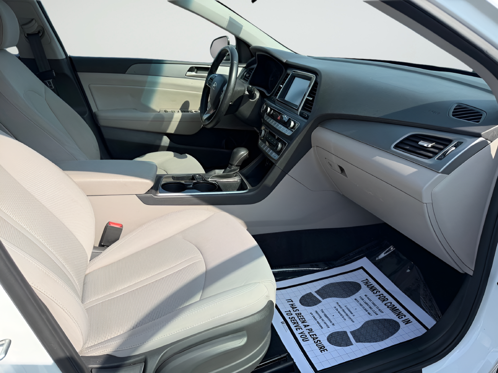 Used 2018 White Hyundai SEL image 25