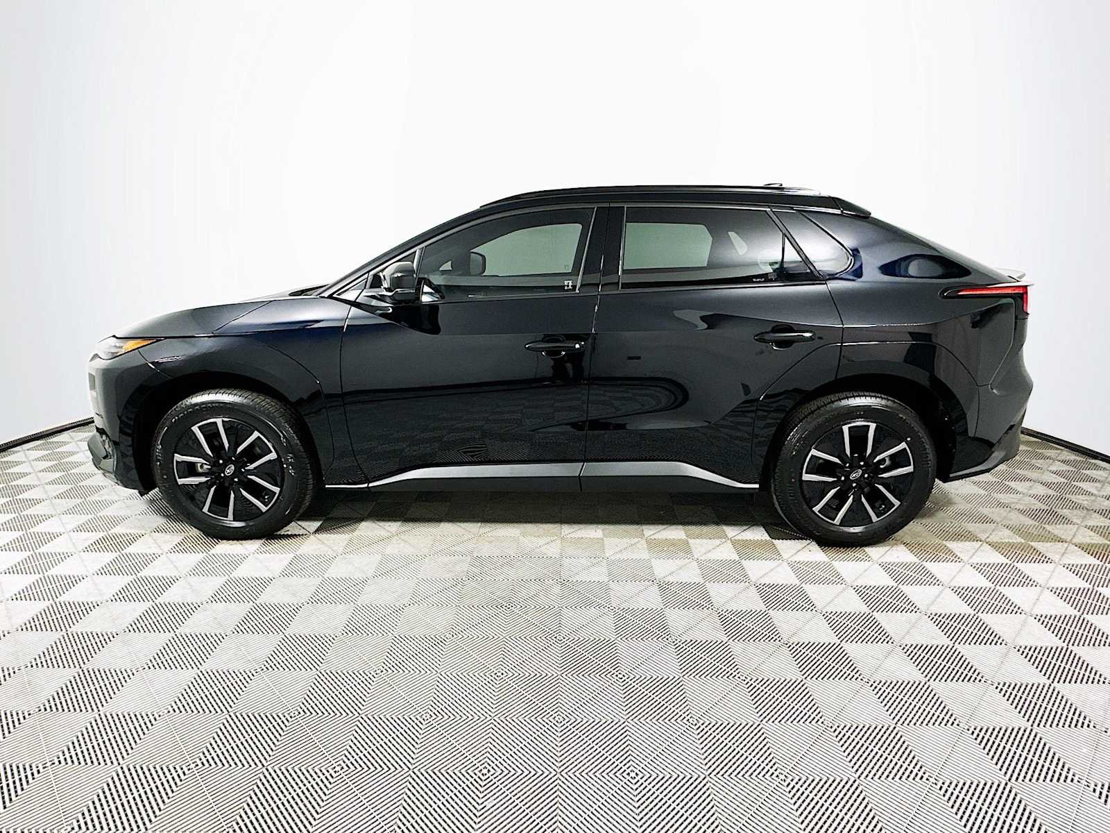 New 2026 ASTRO BLACK MICA Subaru Premium image 4