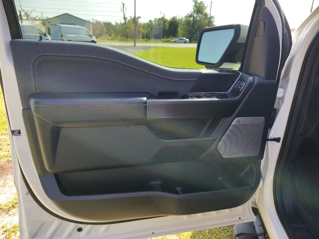 Used 2025 Star White Ford Lariat Crew Cab 4x4 image 17
