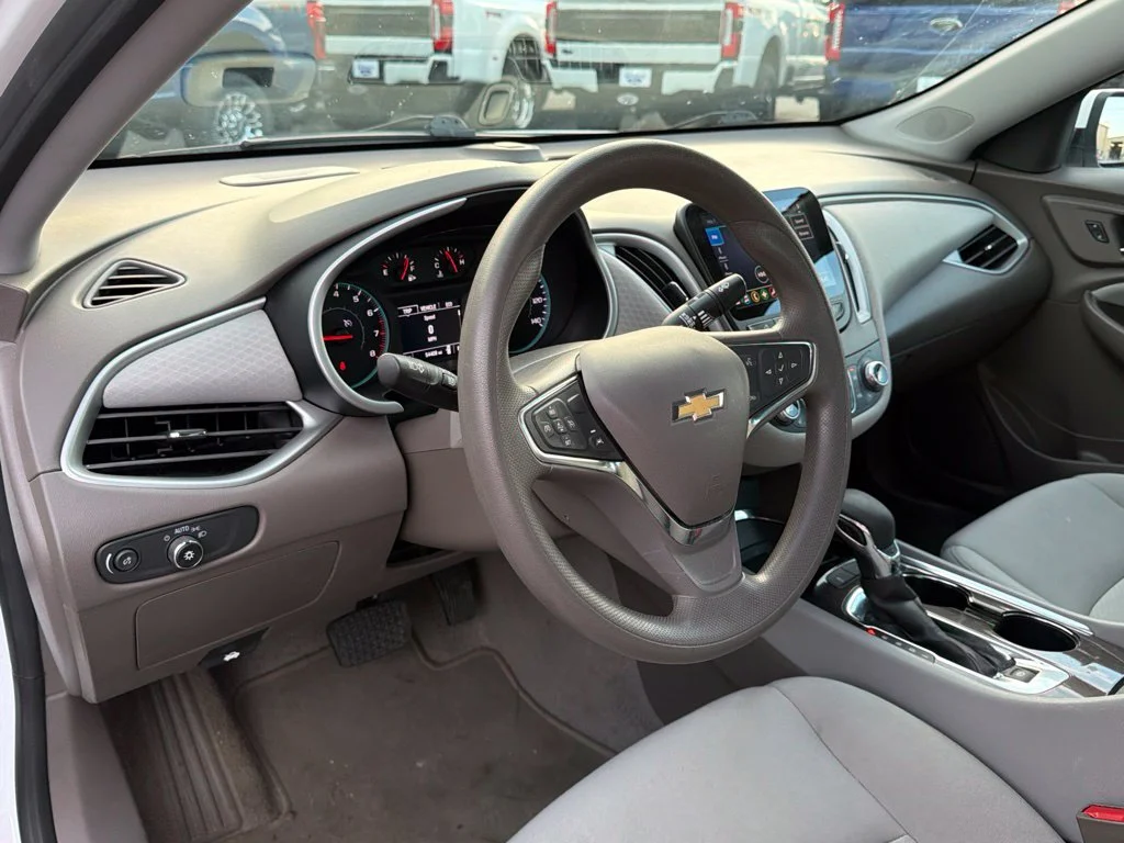 Used 2024 Summit White Chevrolet LT image 27