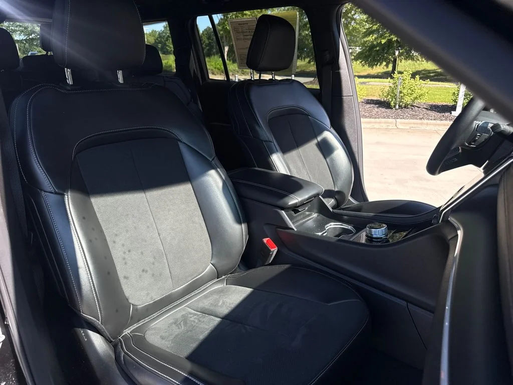 Used 2025 Diamond Black Jeep Altitude X image 35