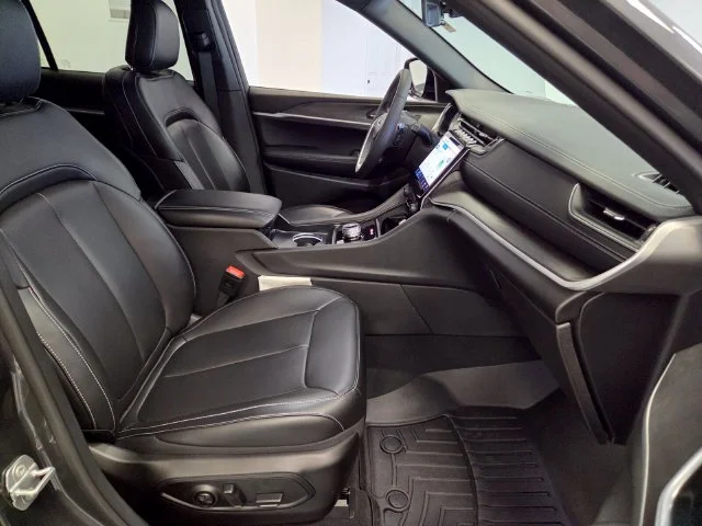 Used 2025 Gray Jeep Limited image 19