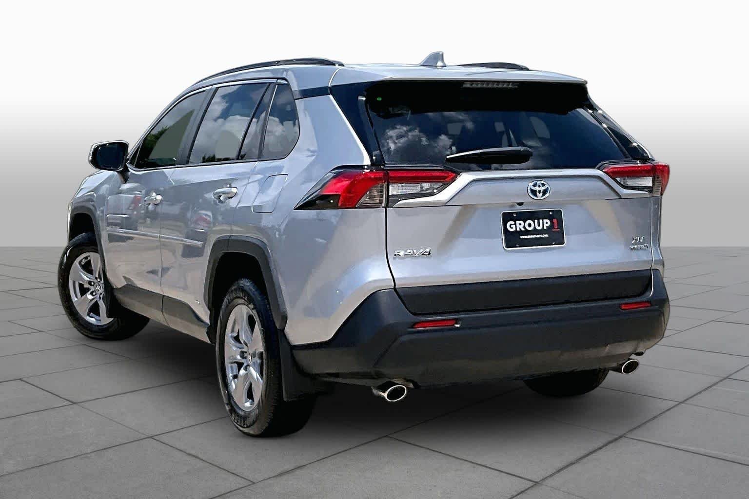 Used 2022 Silver Sky Metallic Toyota Hybrid XLE image 12