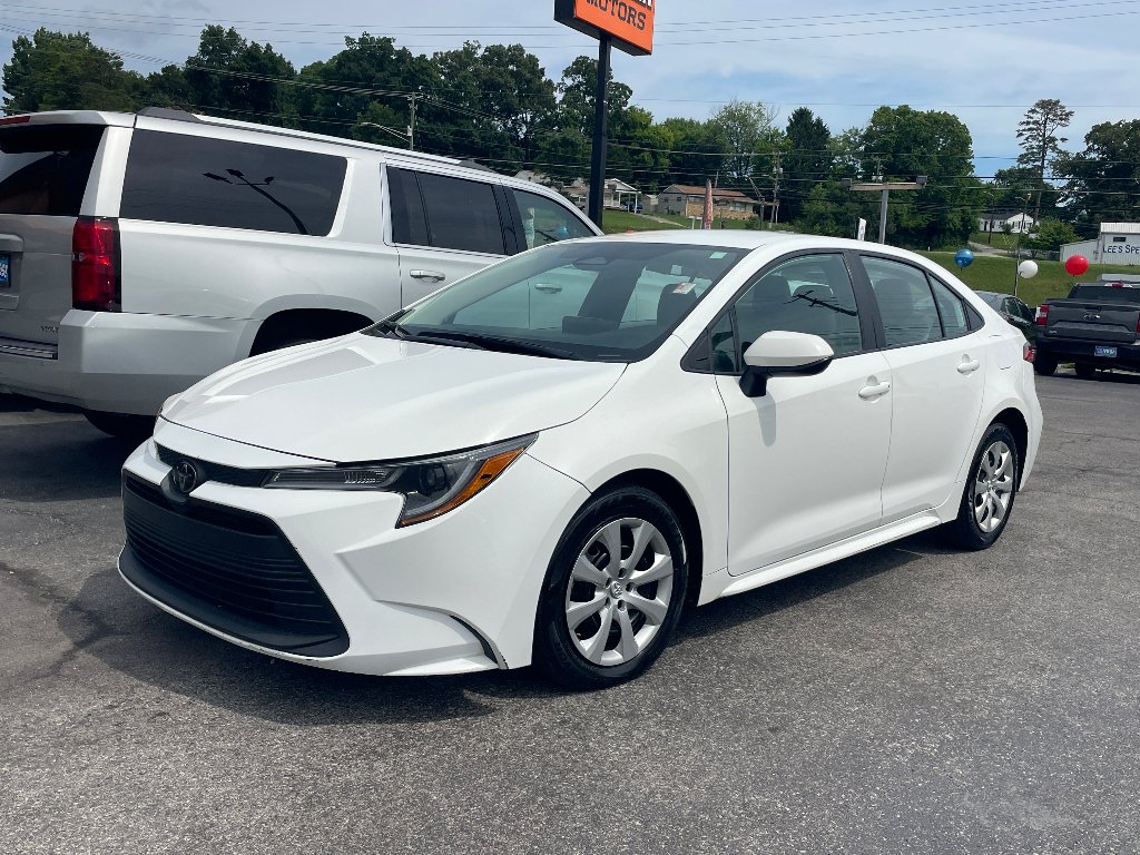 Used 2024 Ice Cap Toyota LE image 3