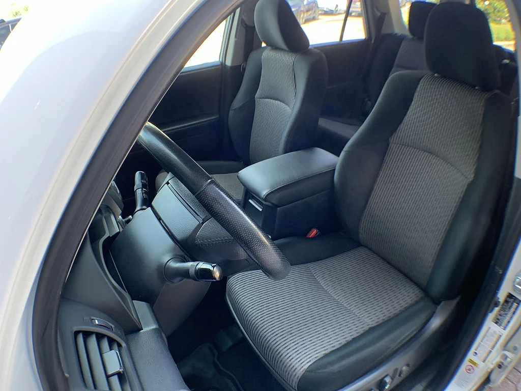 Used 2016 Super White Toyota SR5 image 11