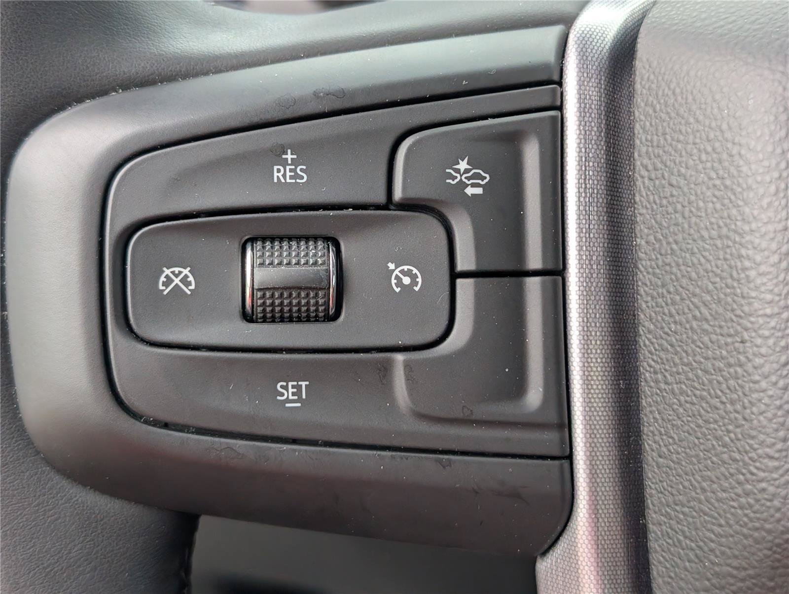 2024 GMC Yukon SLE - Photo 18
