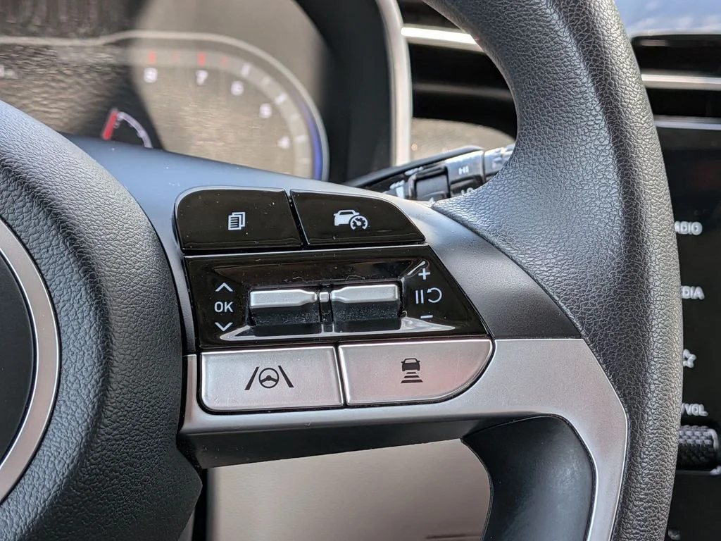 Used 2024 White Hyundai SEL image 16