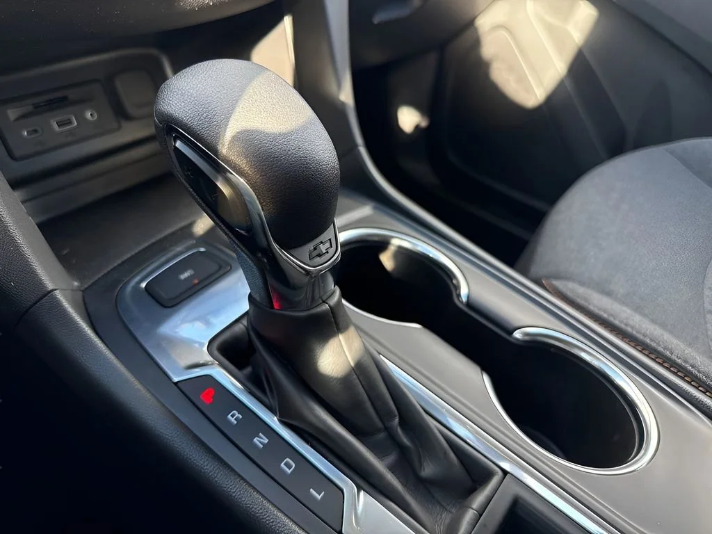 Used 2024 Summit White Chevrolet LT image 18