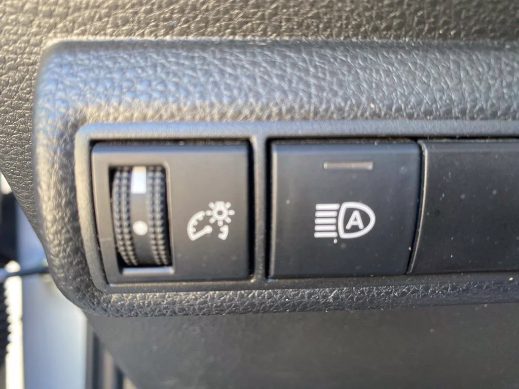 Used 2022  Toyota SE image 21