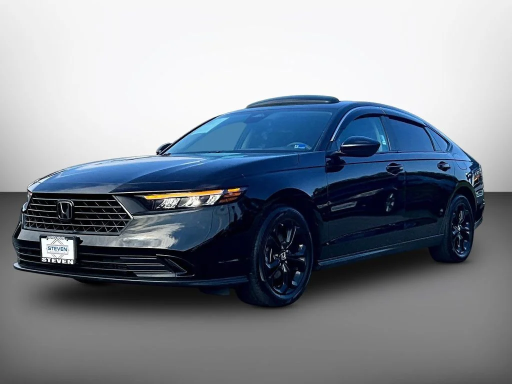 Used 2025 Crystal Black Pearl Honda SE image 3