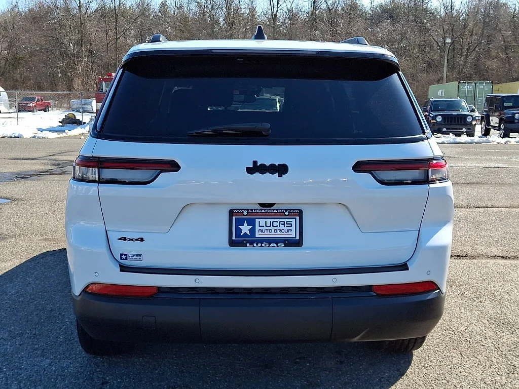 Used 2024 Bright White Clearcoat Jeep Altitude image 10