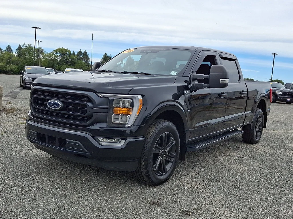 Used 2022 Agate Black Metallic Ford XLT image 5