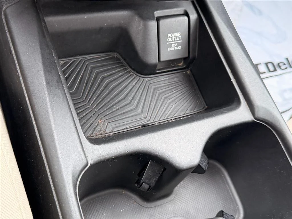 Used 2017  Honda EX image 25