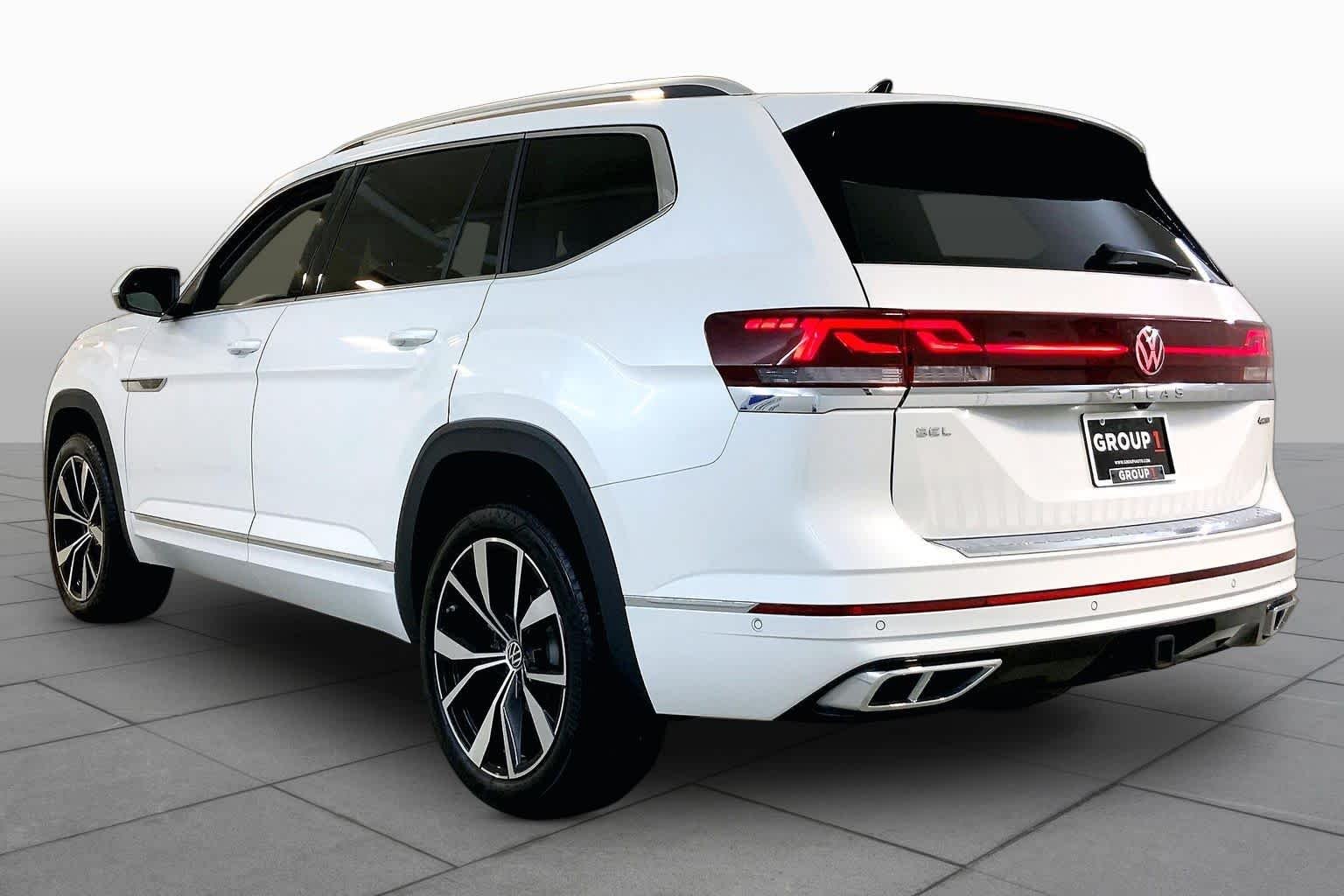Used 2024 Opal White Pearl Volkswagen 2.0T SEL Premium R-Line image 11
