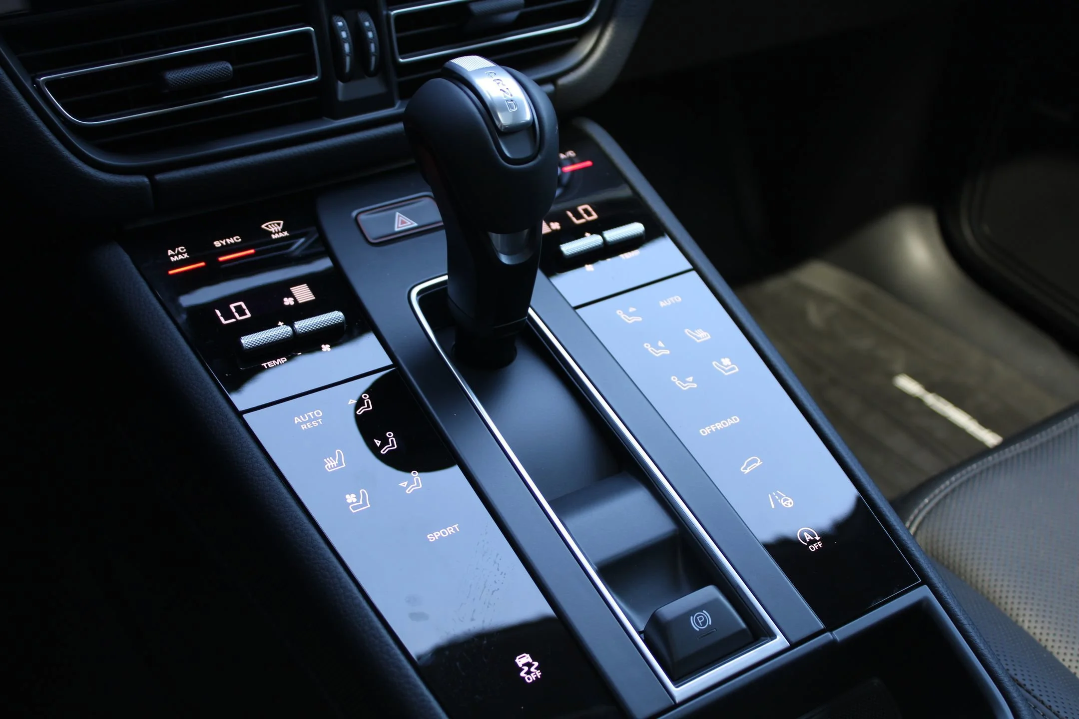 2025 Porsche Macan - Photo 20