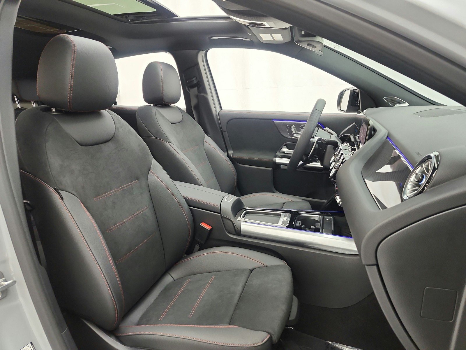 New 2026 MANUFAKTUR Alpine Grey Mercedes-Benz AMG® GLA 35 4MATIC SUV image 15
