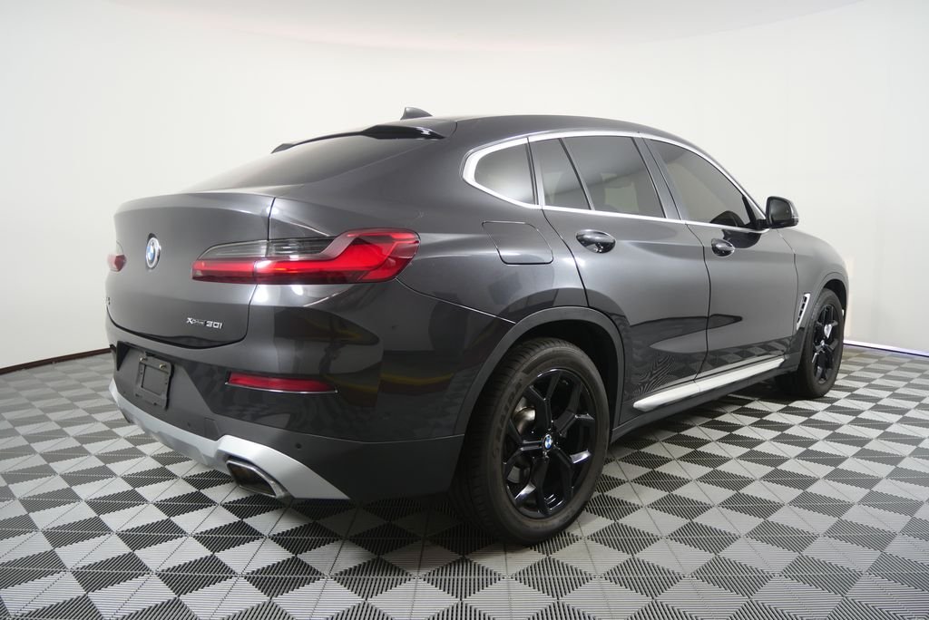 Used 2022 Dark Graphite Metallic BMW xDrive30i image 3