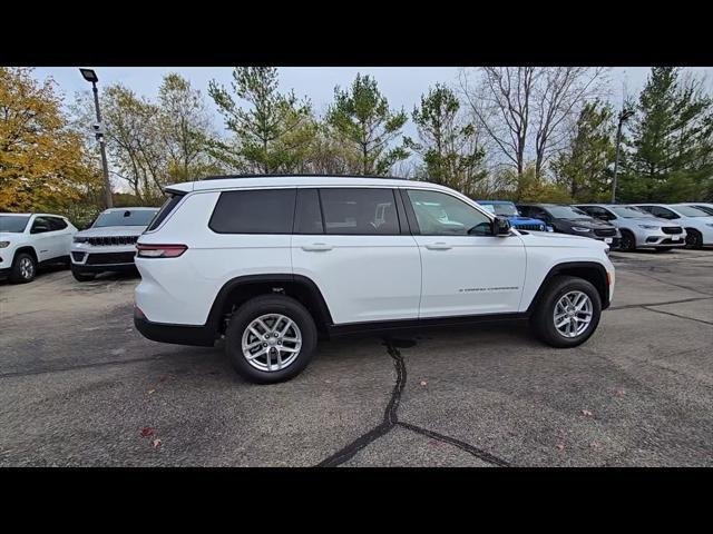 New 2025 Bright White Clear-Coat Exterior Paint Jeep Laredo X image 20