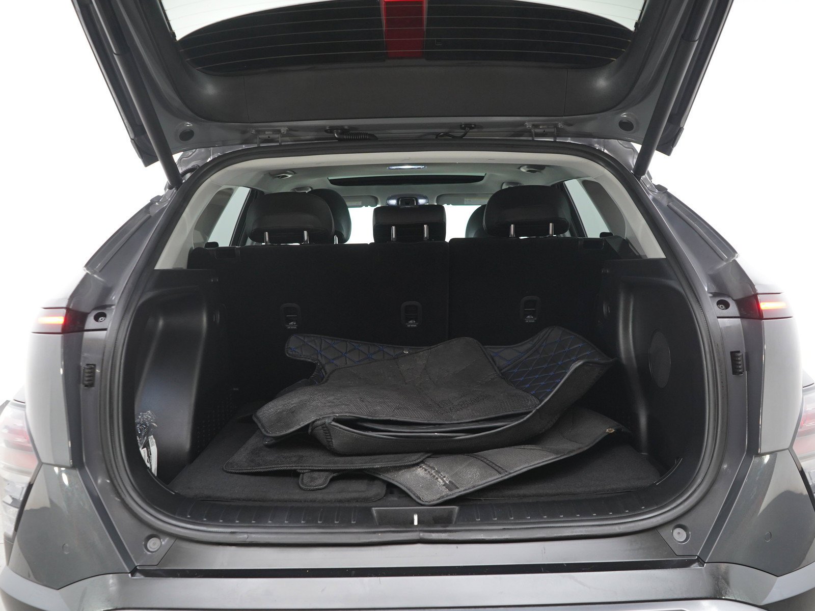 2025 Hyundai Kona Limited - Photo 18