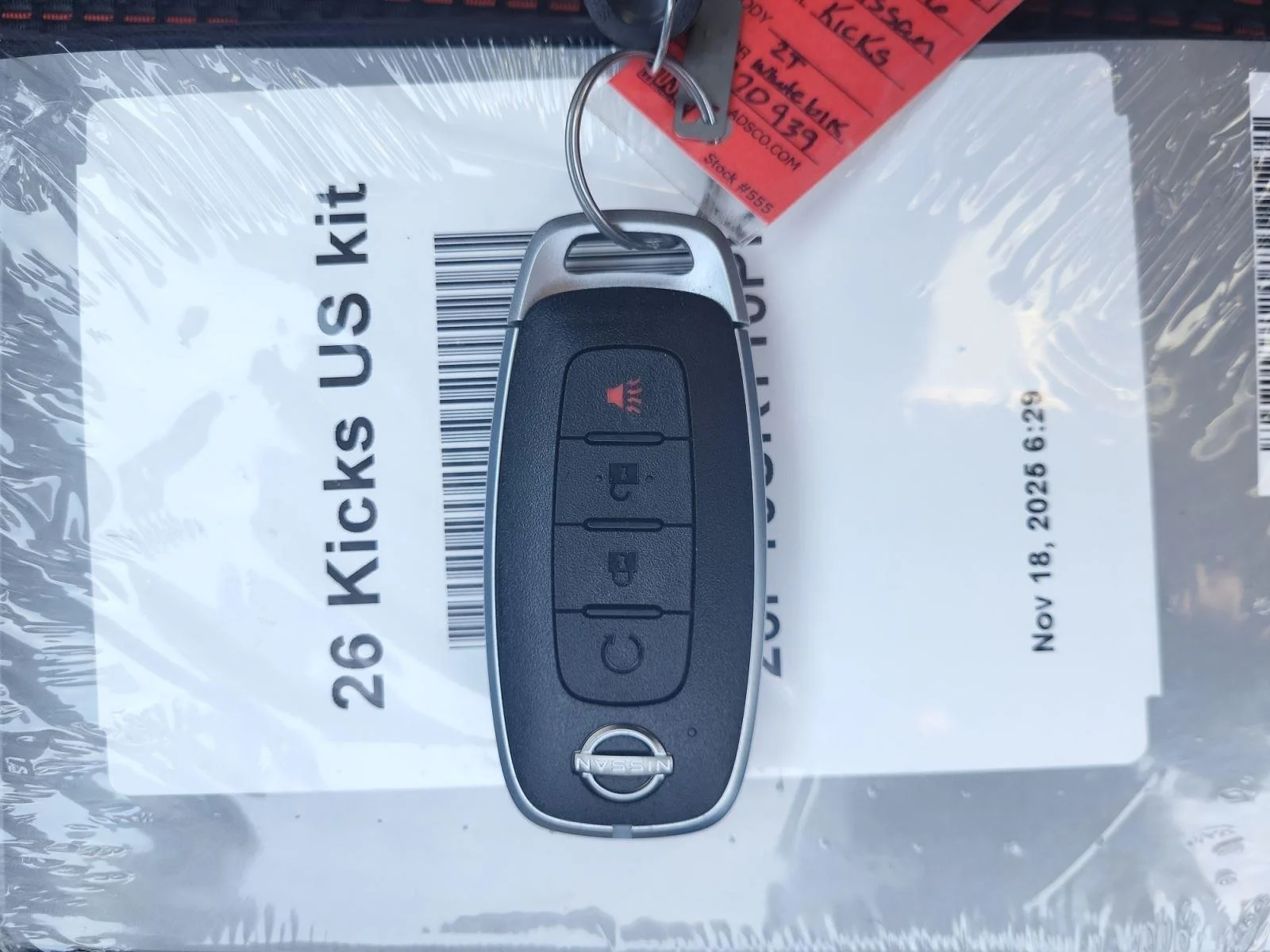 New 2026 Aspen White Tricoat/Super Black Nissan SR image 32