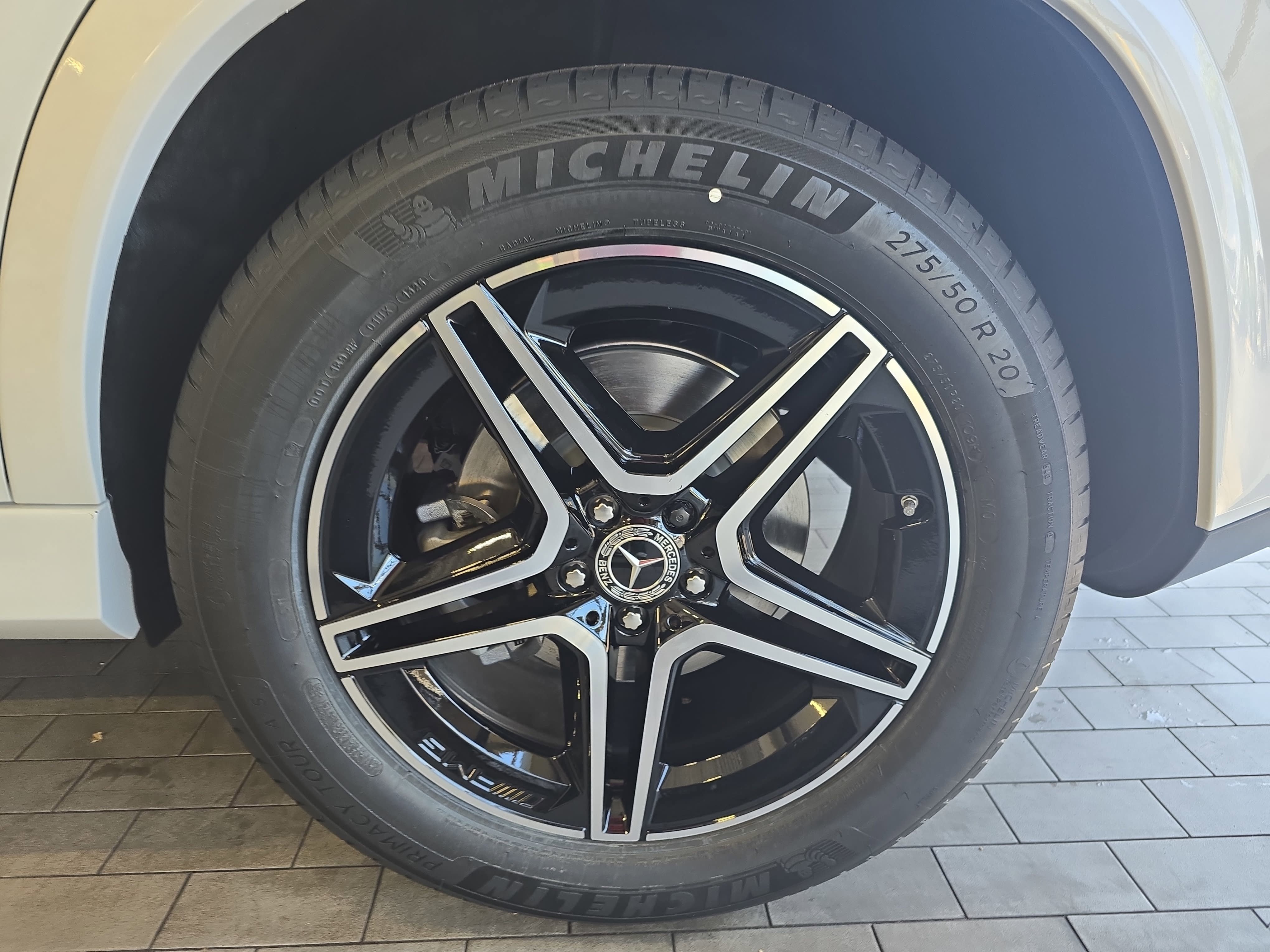 New 2026 MANUFAKTUR Moonlight White Metallic Mercedes-Benz GLE450 image 35