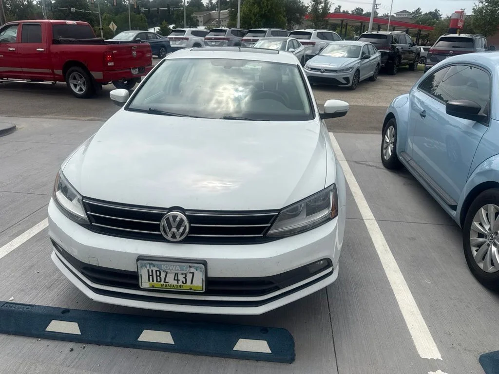 Used 2017  Volkswagen 1.8T SEL image 2