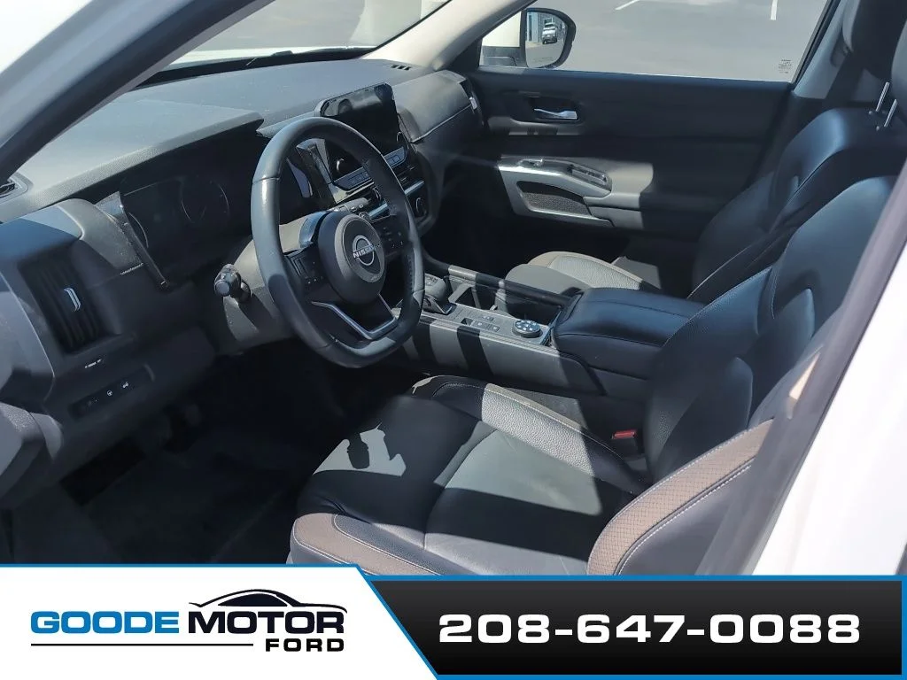 Used 2022 White Nissan SL image 5