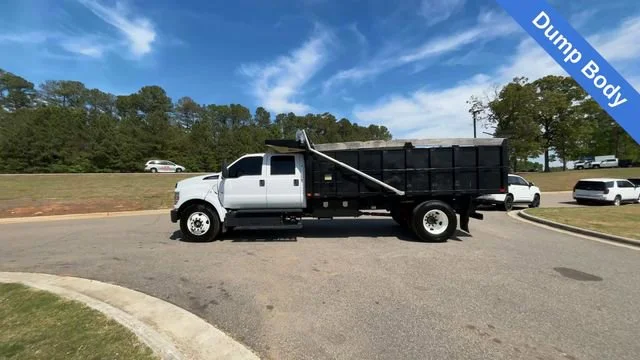 Used 2022  Ford NA image 2