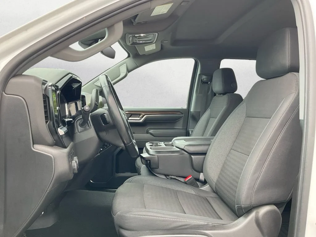 Used 2023 SUMMIT WHITE Chevrolet LT image 22