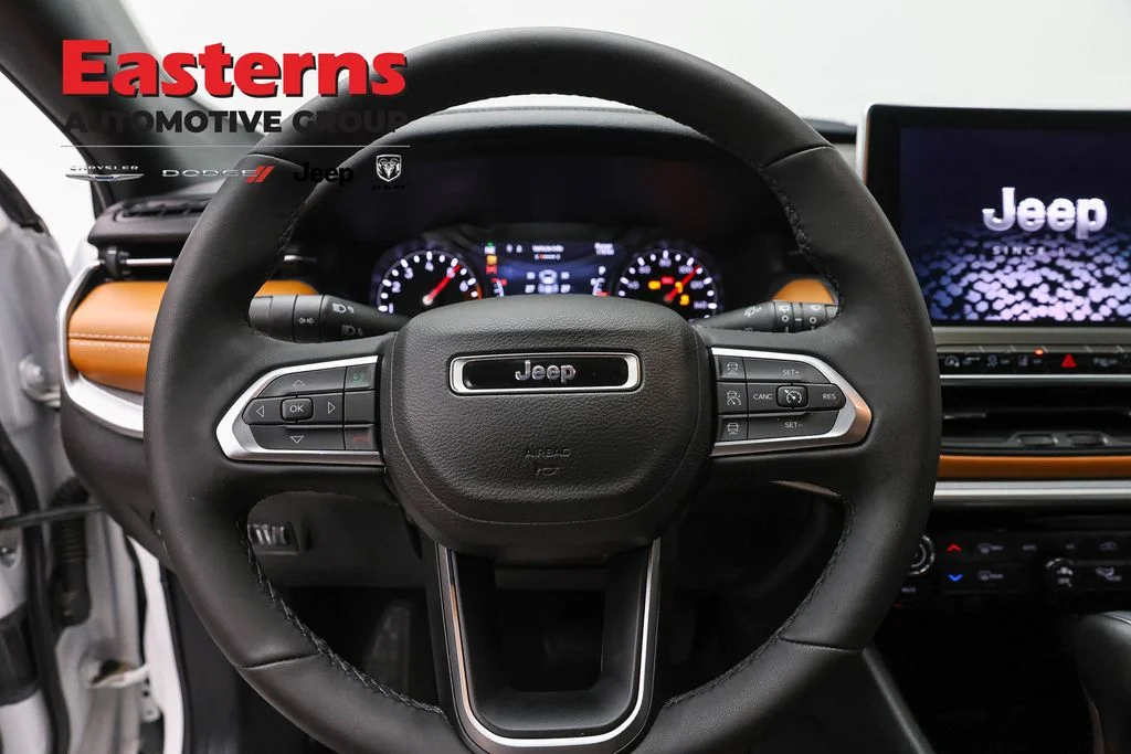 Used 2025 White Jeep Limited image 11