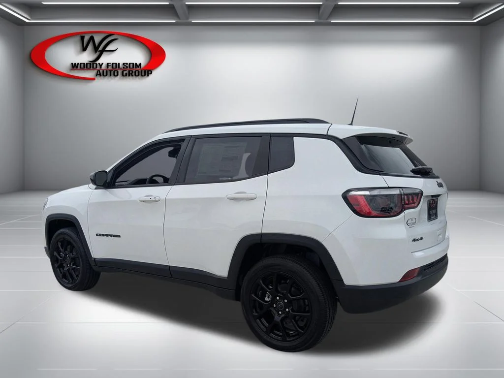 New 2026 Bright White Clear-Coat Exterior Paint Jeep Latitude image 6