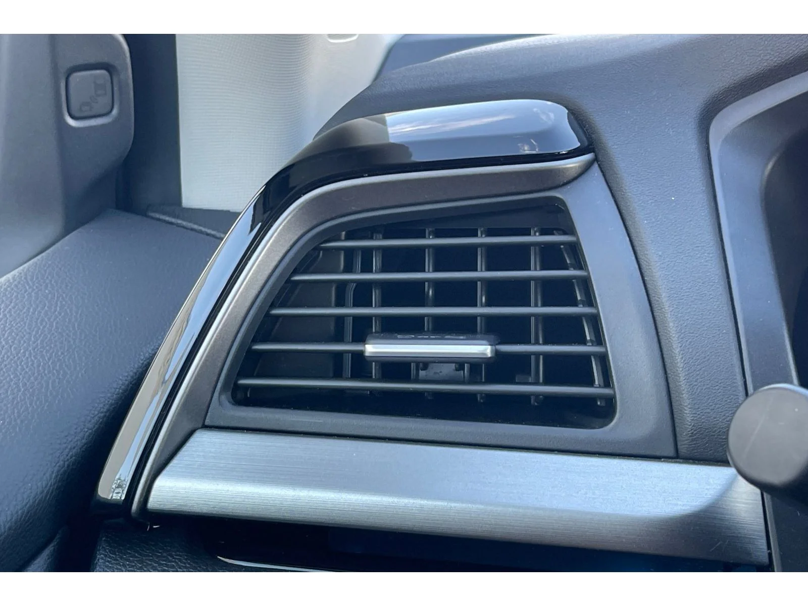 Used 2025 SONIC GRAY PEARL Honda Touring image 30