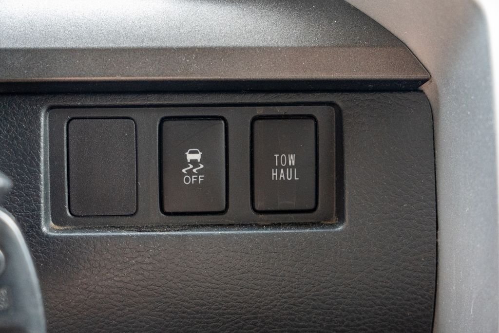 Used 2014 Super White Toyota SR5 image 21