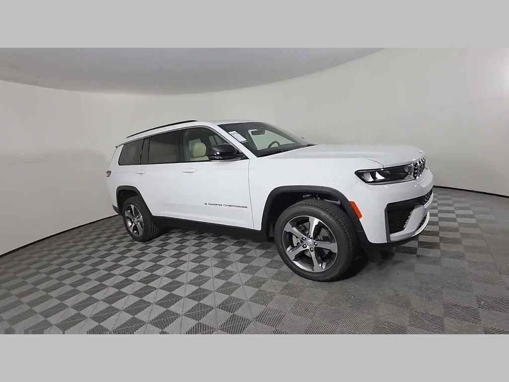 New 2026 Bright White Clear-Coat Exterior Paint Jeep Limited image 49