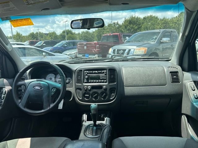 Used 2007 White Ford XLS image 12