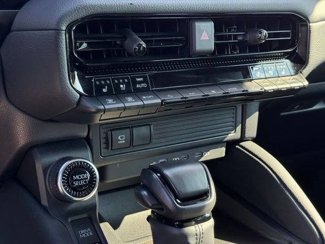 Used 2024  Toyota Base image 34
