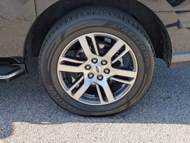 Used 2023  Ford  image 15