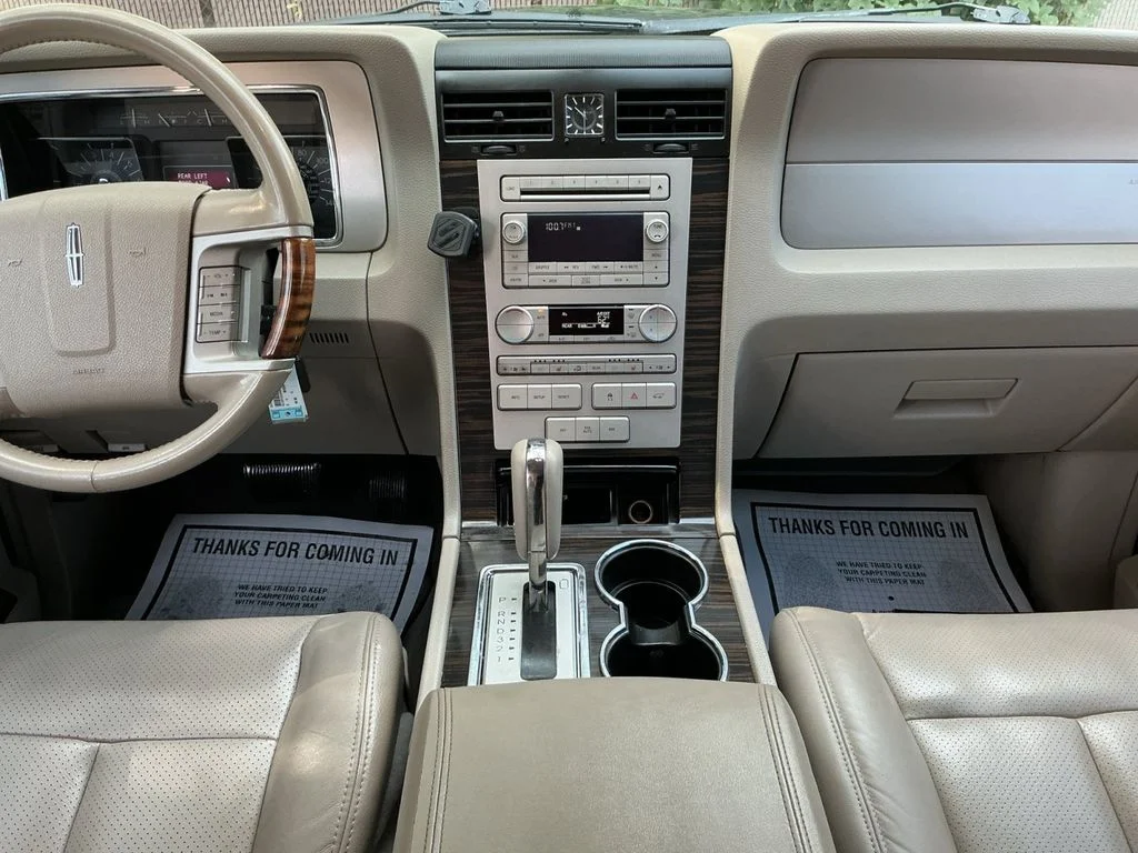Used 2007 Gray Lincoln Base image 20