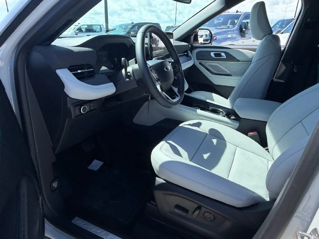 New 2027 Avalanche Gray Ford Platinum™ image 11
