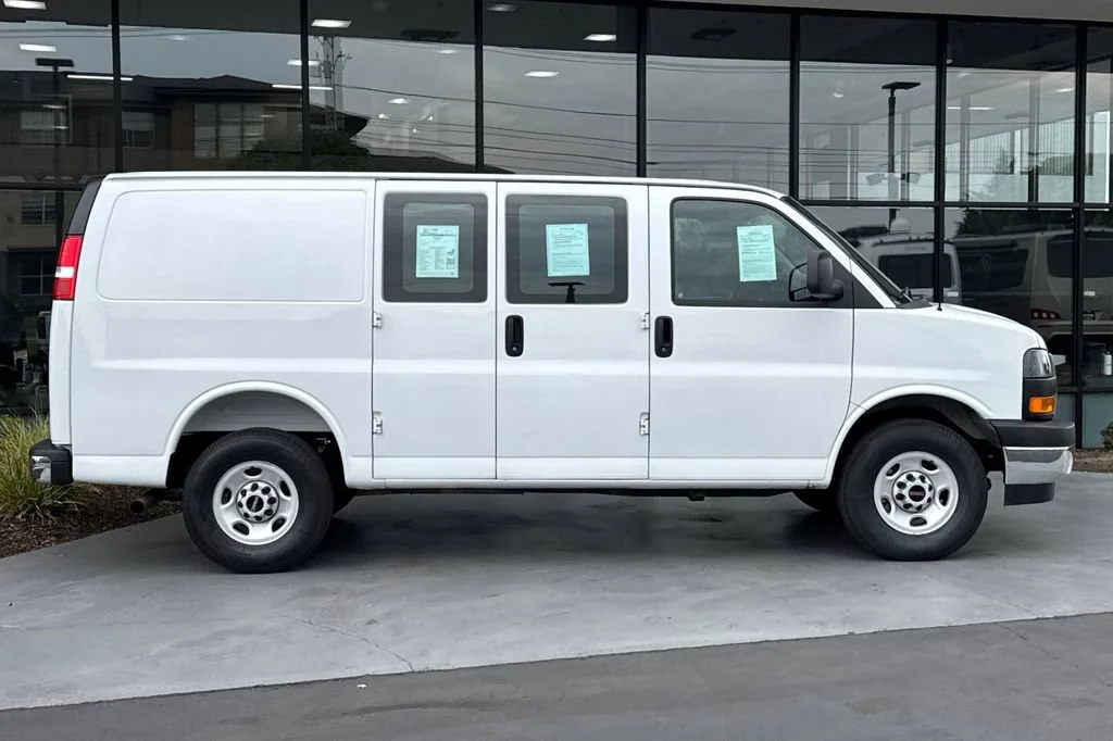 Used 2025 Summit White GMC Work Van image 3