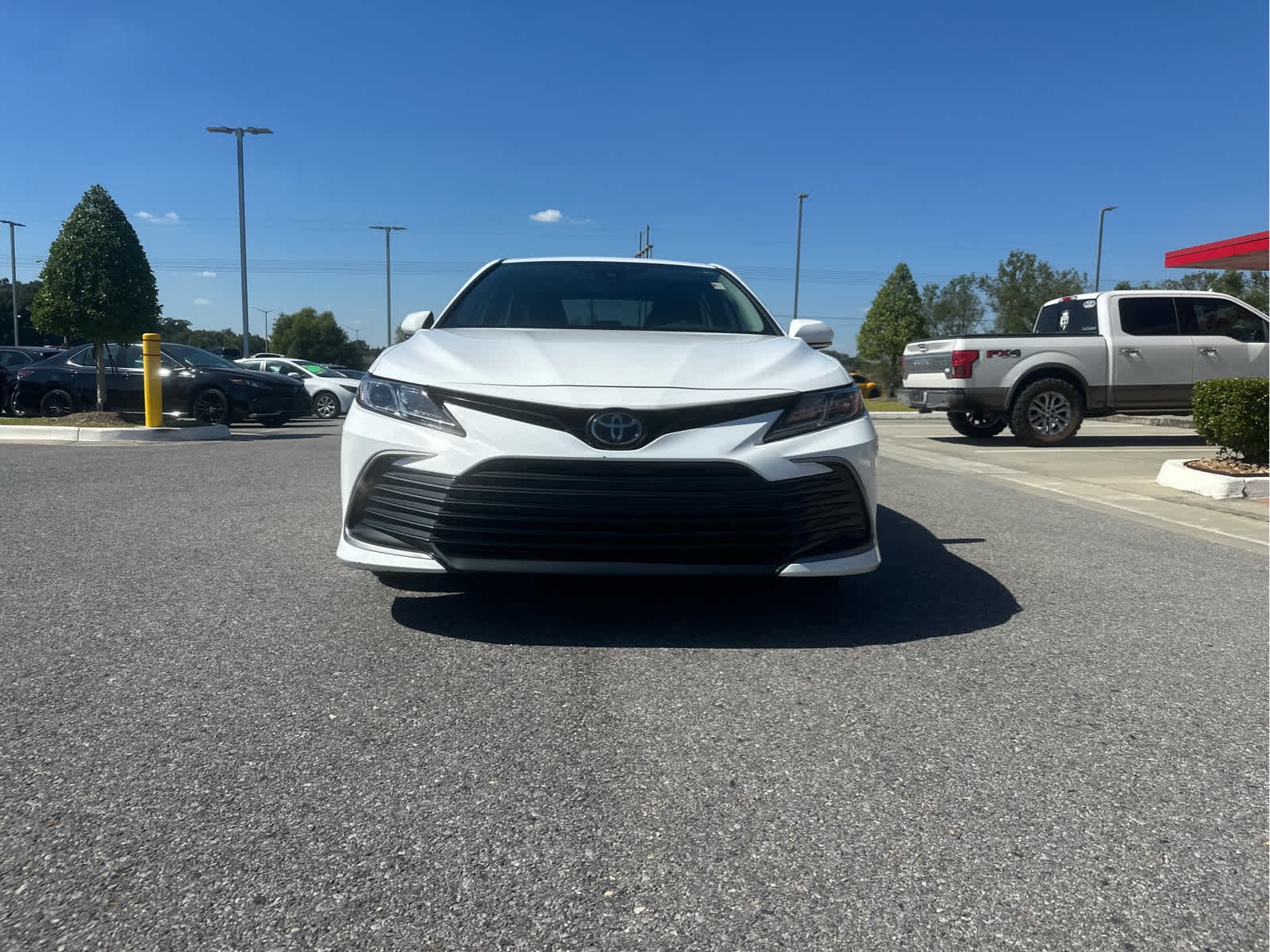 2023 Toyota Camry LE photo 3