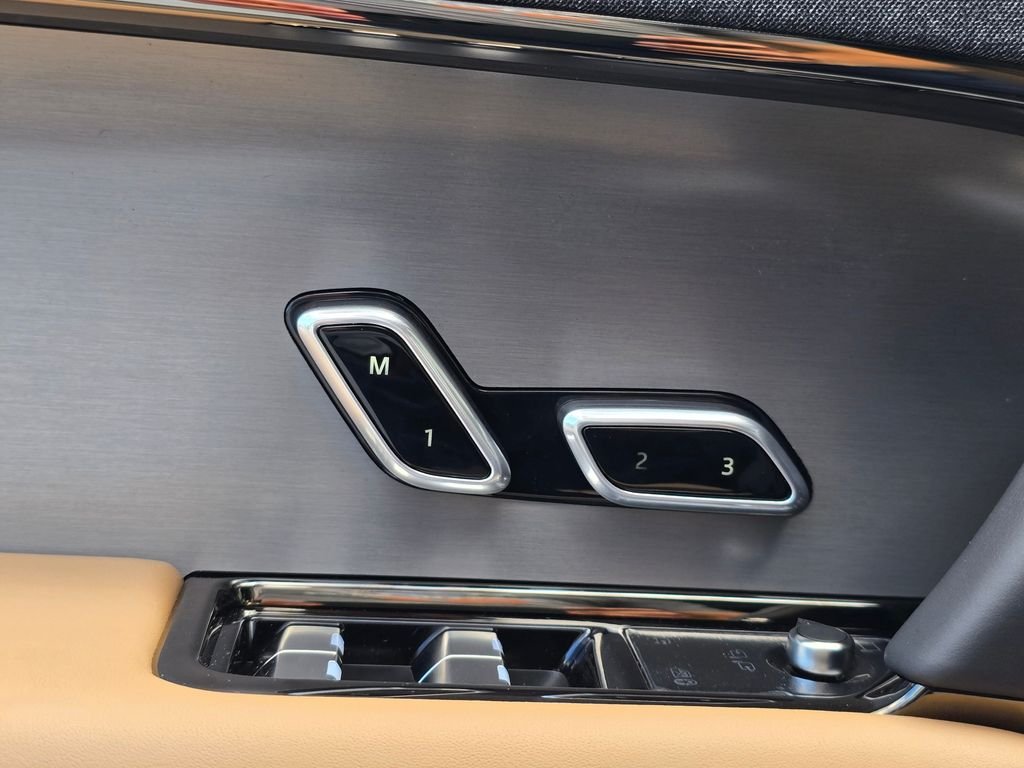New 2026 Fuji White LAND ROVER SE image 30