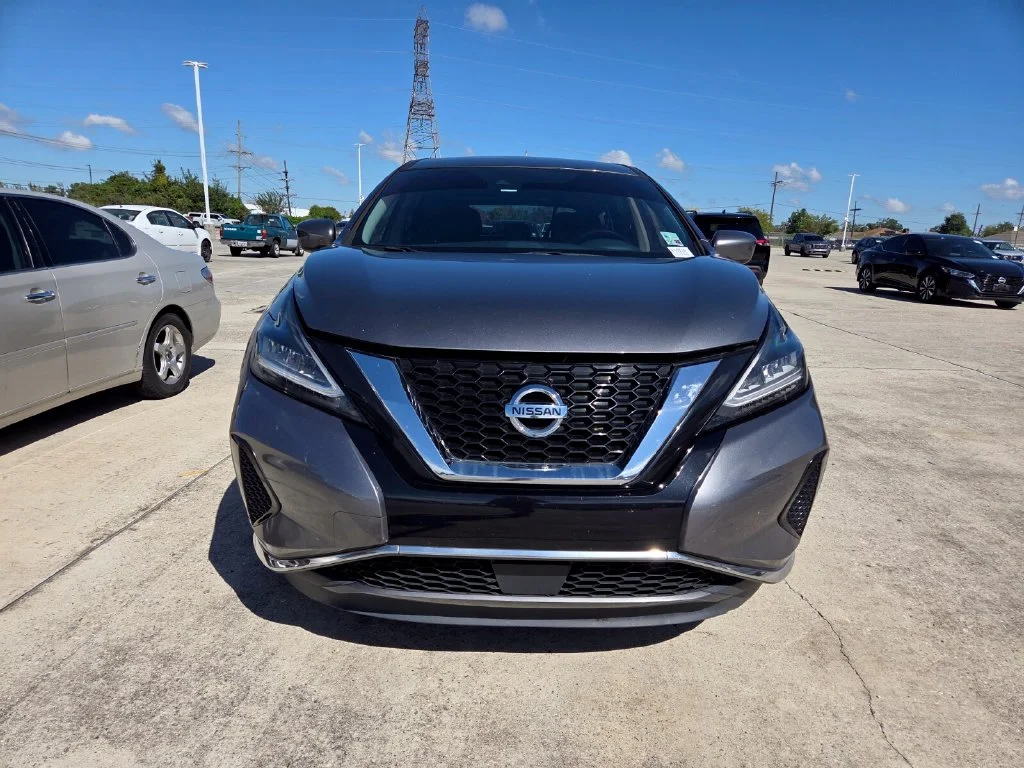 Used 2021 Gray Nissan S image 6
