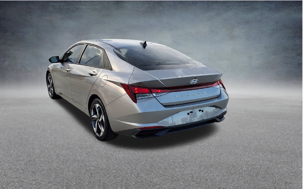 Used 2023 Silver Hyundai SEL image 5