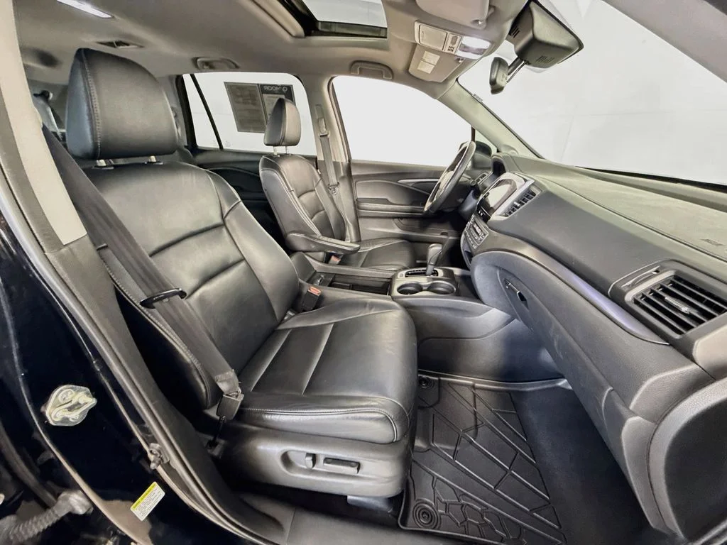 Used 2016 Crystal Black Pearl Honda EX-L image 29