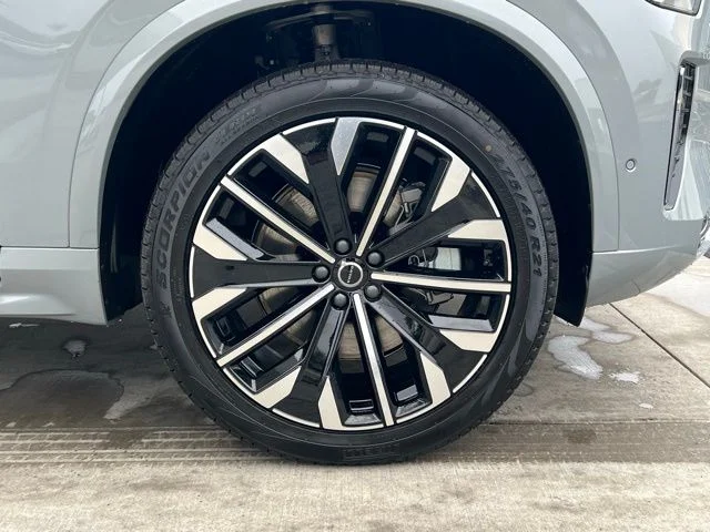 2026 Volvo XC90 Plus - Photo 9