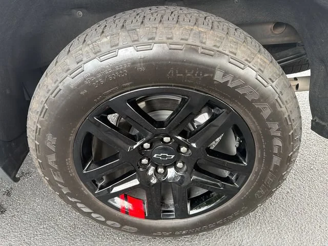 Used 2025 Summit White Chevrolet RST image 19