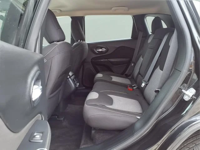 Used 2016  Jeep Altitude image 14