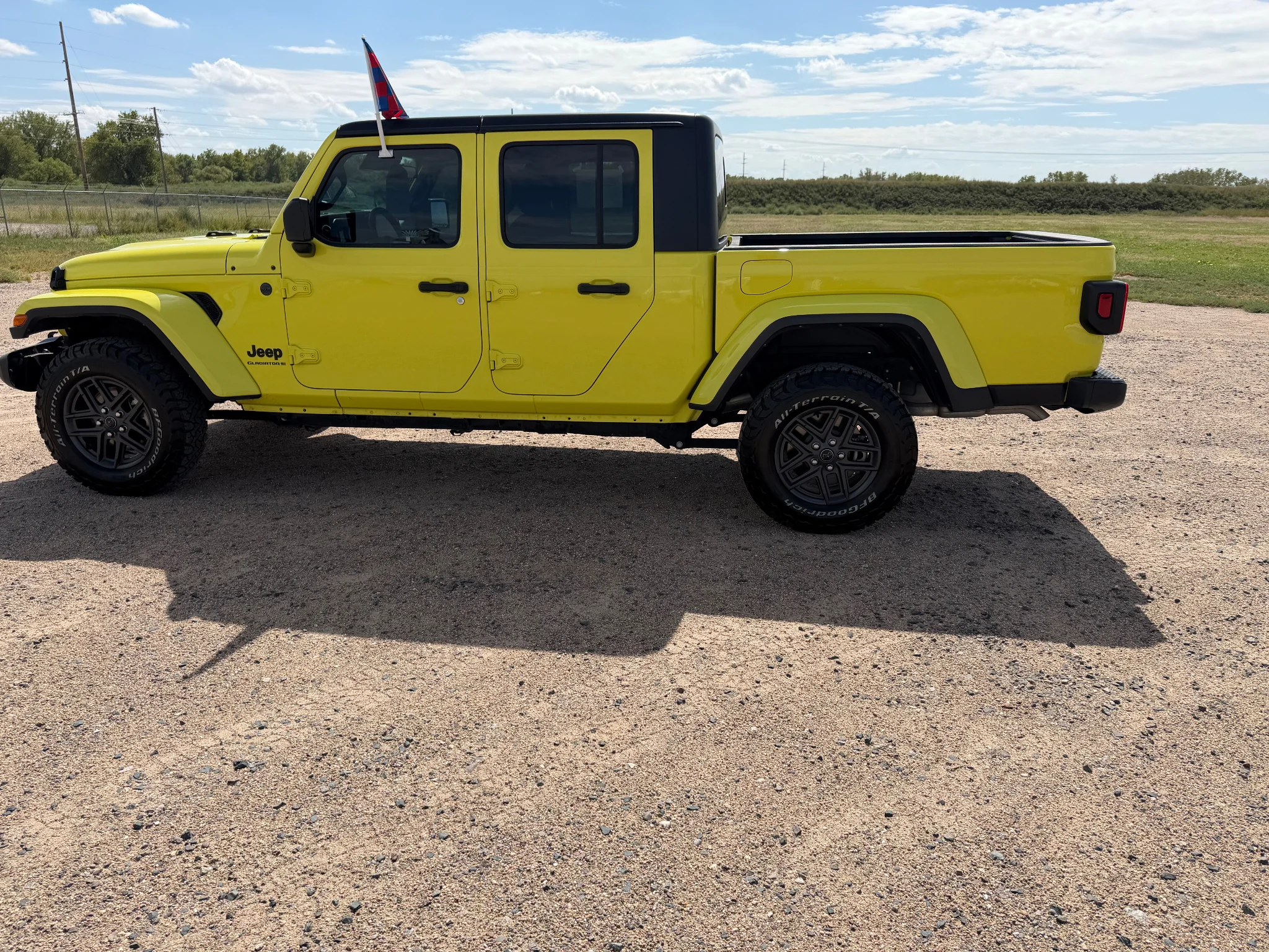 Used 2024 High Velocity Clearcoat Jeep Sport S image 8