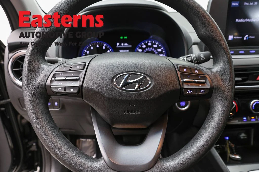 Used 2023 Black Hyundai SEL image 10